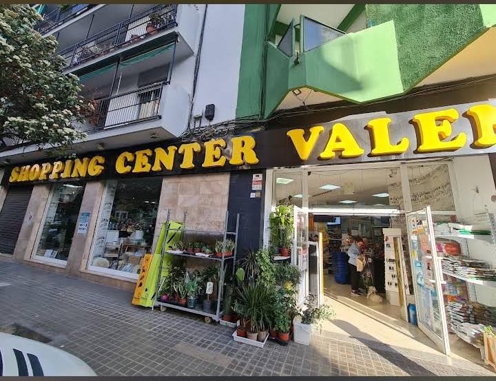 Fachada de una tienda Shopping Center Valencia